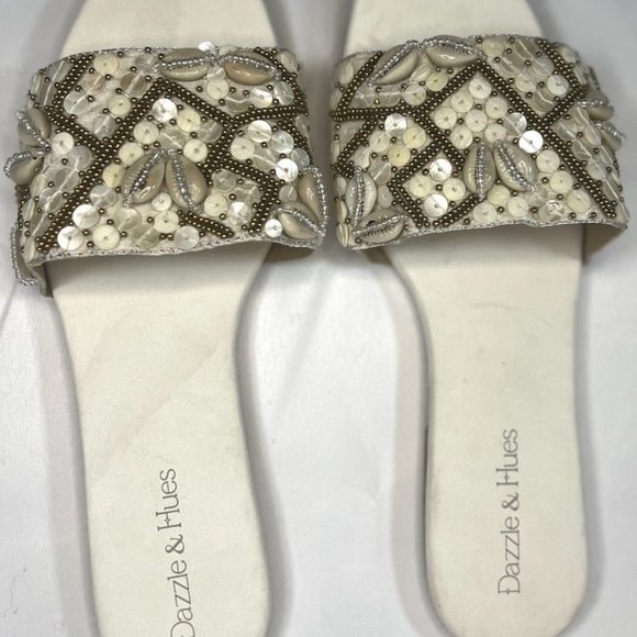 Vegan slider Adorned with Shells, beads, and sequins. - Picture 3 of 5